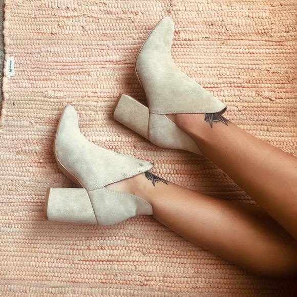 Steve Madden Shoes - Steve Madden Taupe Booties